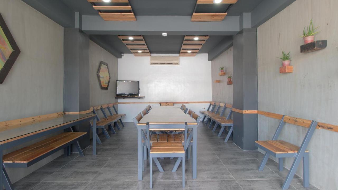 红多兹Plus酒店@曼杜里奥塔夫脱北 伊洛伊洛 外观 照片